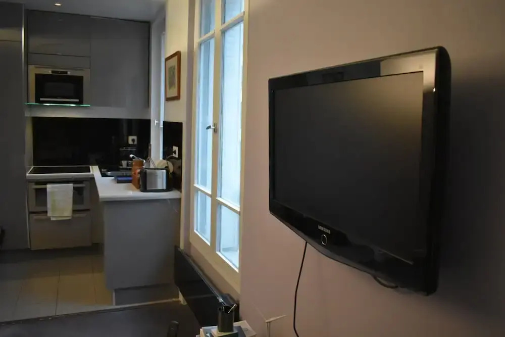 Spacious 1 Bedroom Apartment in Paris 15th