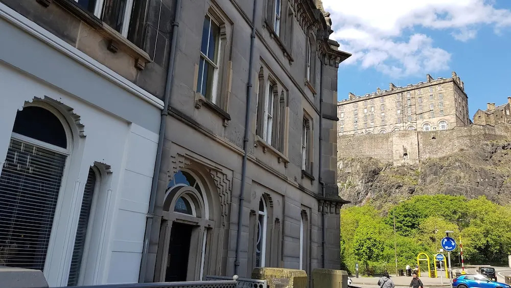 Edinburgh Chic Suite by Castle Terrace