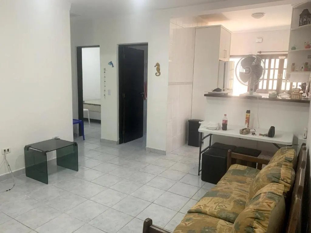 Casa c churrasq a 650 metros do mar em Bertioga SP