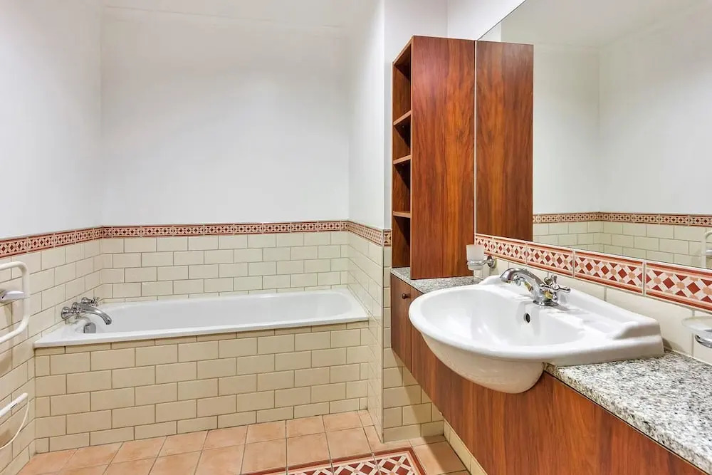 QV Stunning Waterfront Apartment - 378