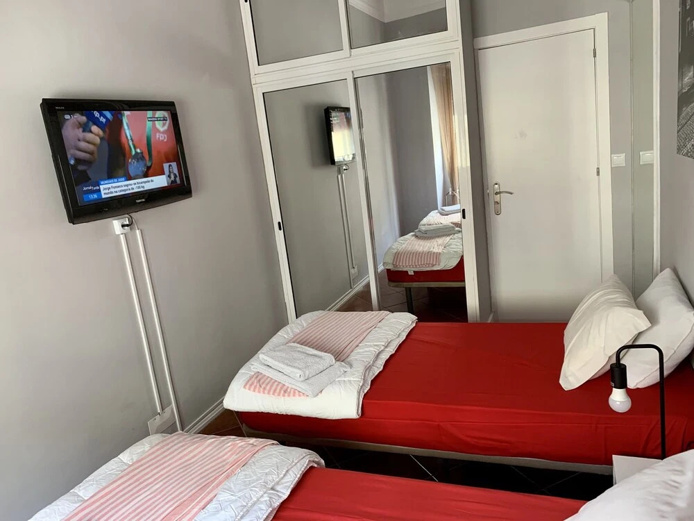 Lovely 2-bed Apartment in Lisbon Center