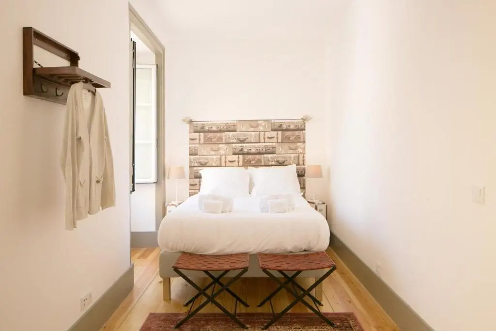 Trendy and Super Central Apartment 21 by Lisbonne Collection