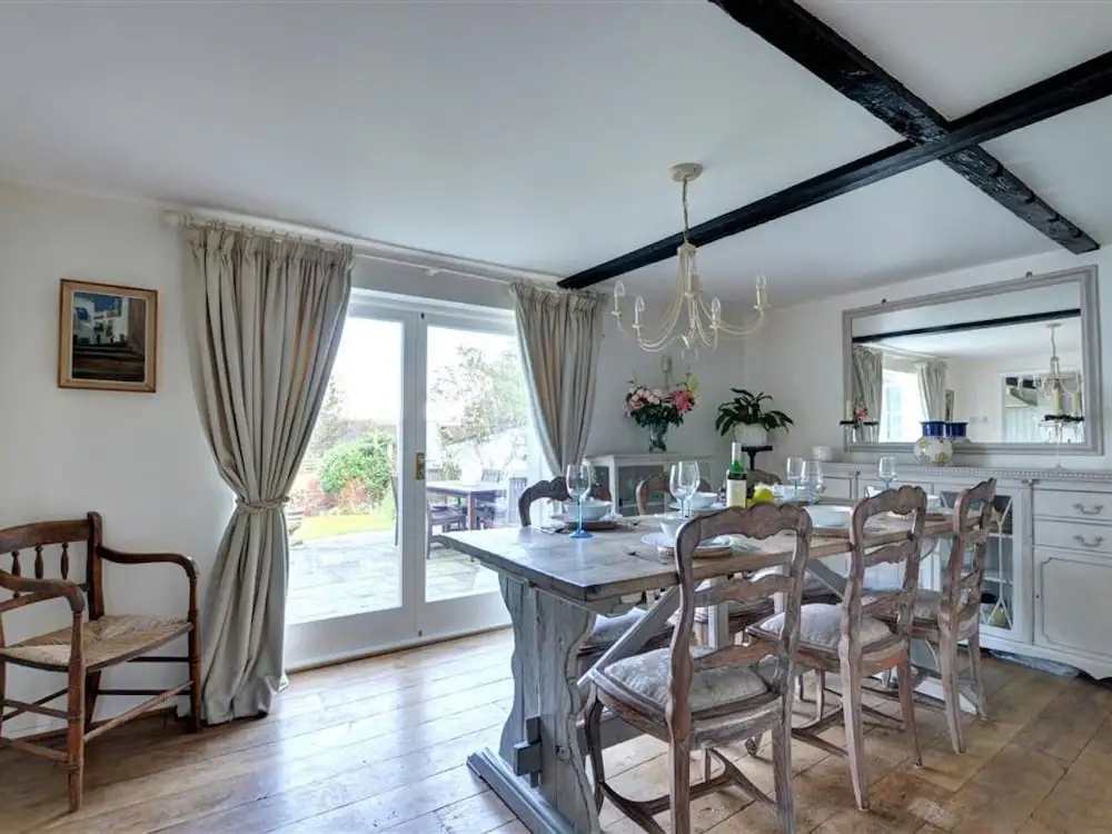 Stunning Holiday Home in Robertsbridge with Private Garden
