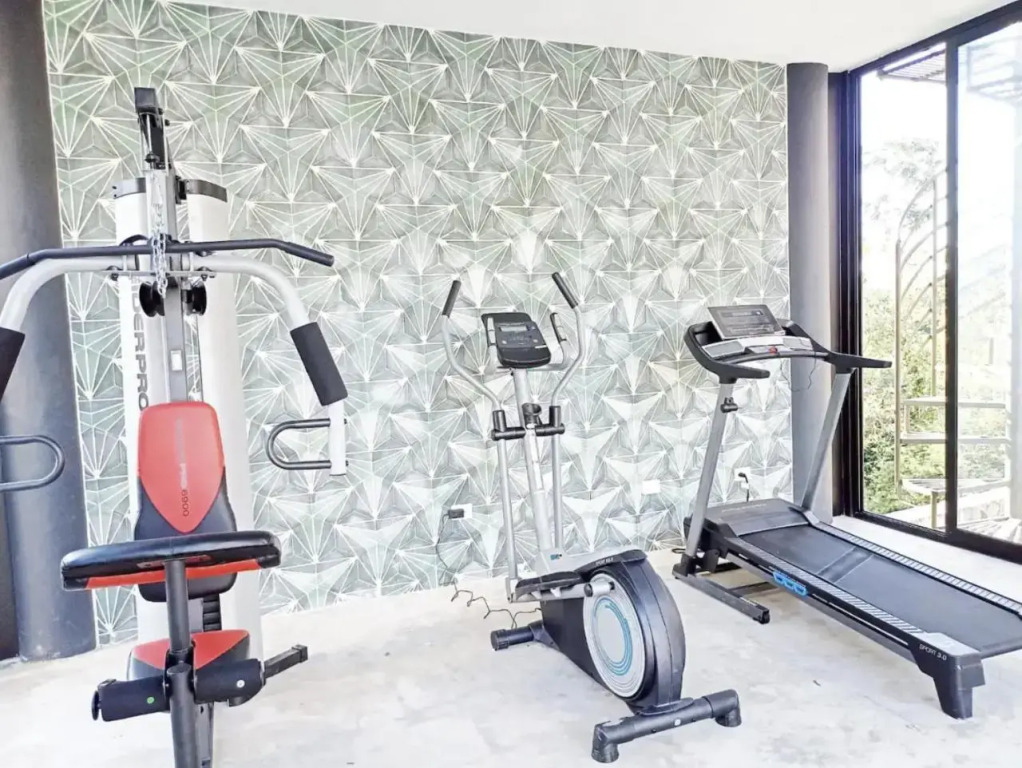 101 Amena Modern 1BR APT w/GYM (10 min to beach)