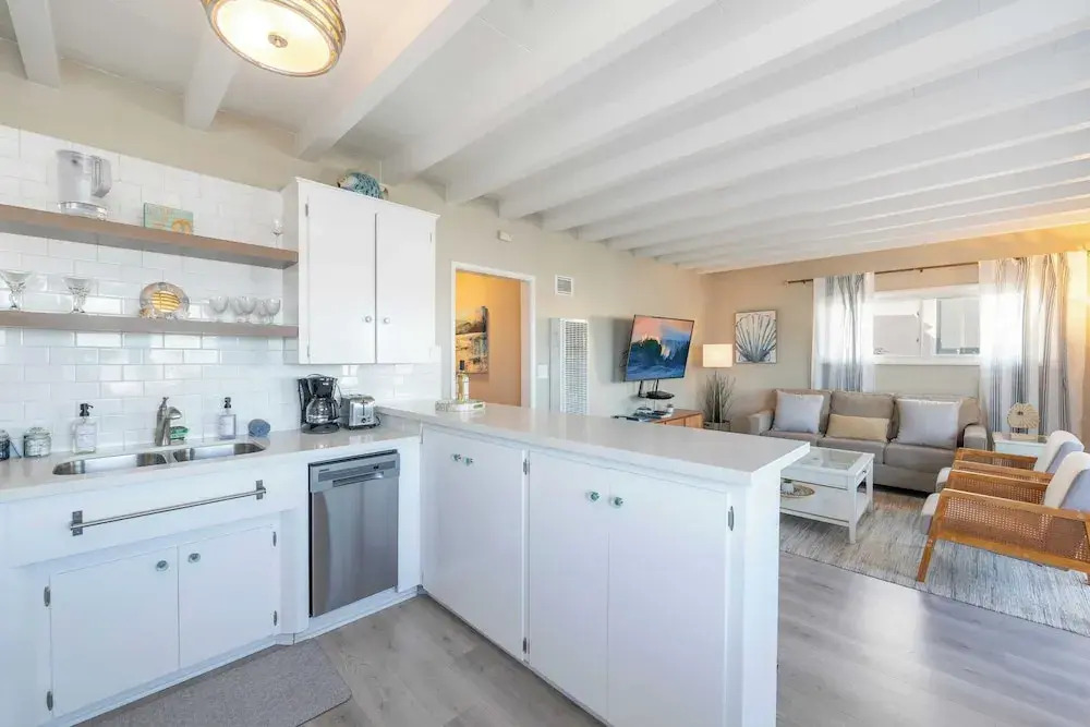Stylish Newport Condos w/ Dock Access, Walk to Balboa Fun Zone and Beach