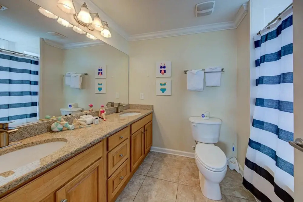 Bayfront Spacious Condo for Boat Lovers and Steps to White Sands of Fort Morgan