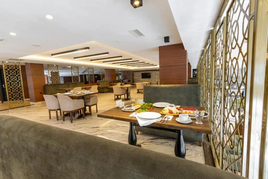 Grand Vaves Hotel