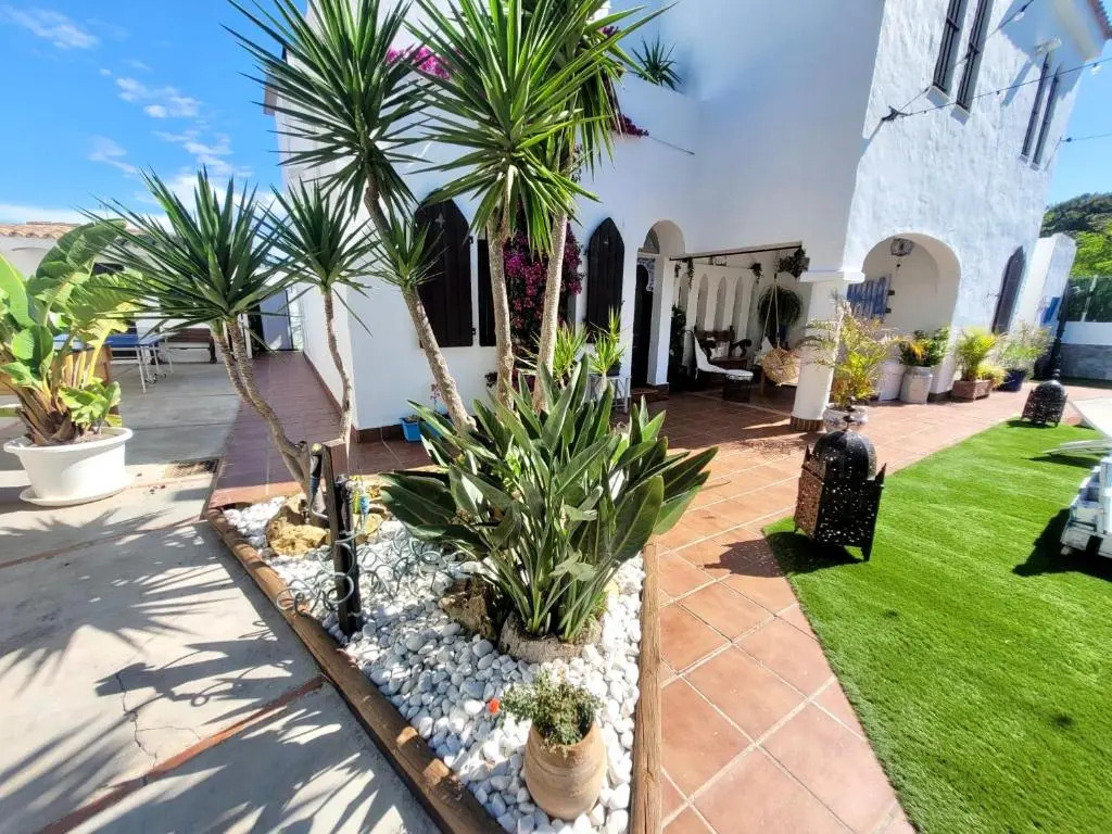 GATU PREMIUM Villa LURBERRI piscina privada, 4 dormitorios, 2 baños, parking , jardín y barbacoa
