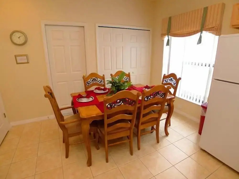 148 High Grove House 4 Bedroom by Florida Star