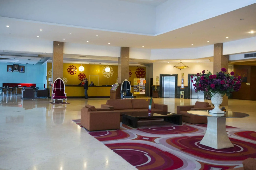 M Suites Hotel