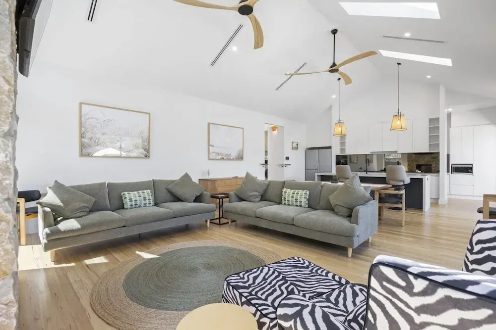 Saltwood Coastal Hamptons Luxe With Pool