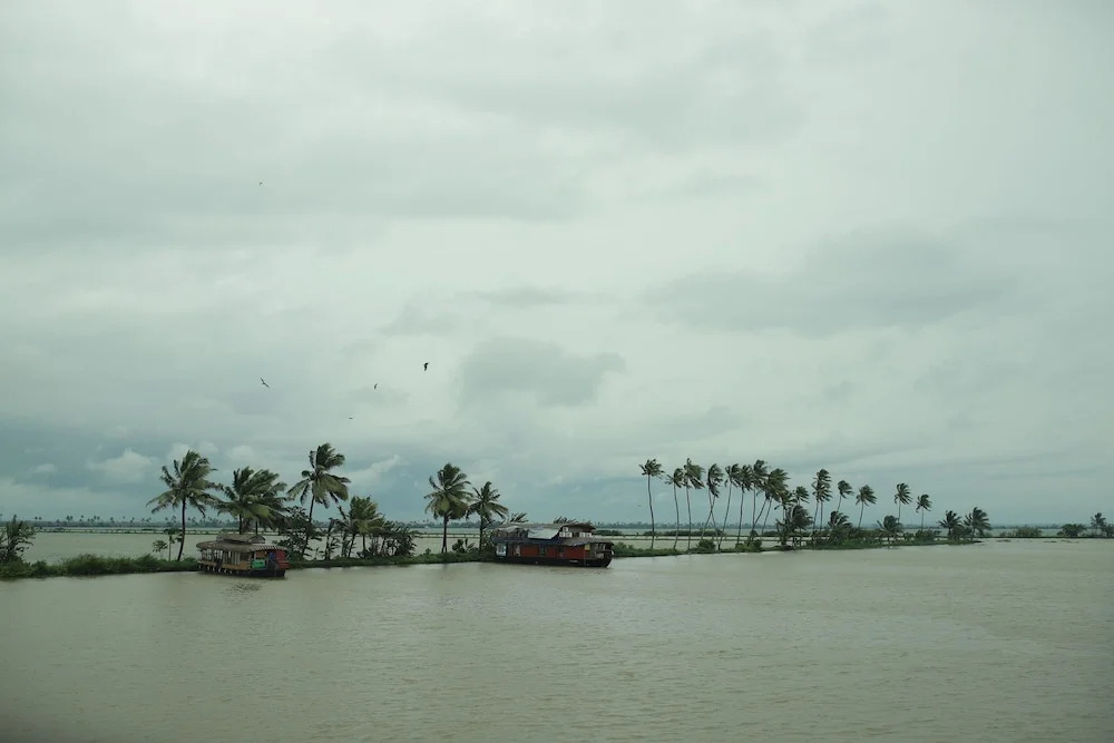 Sreekrishna Houseboat