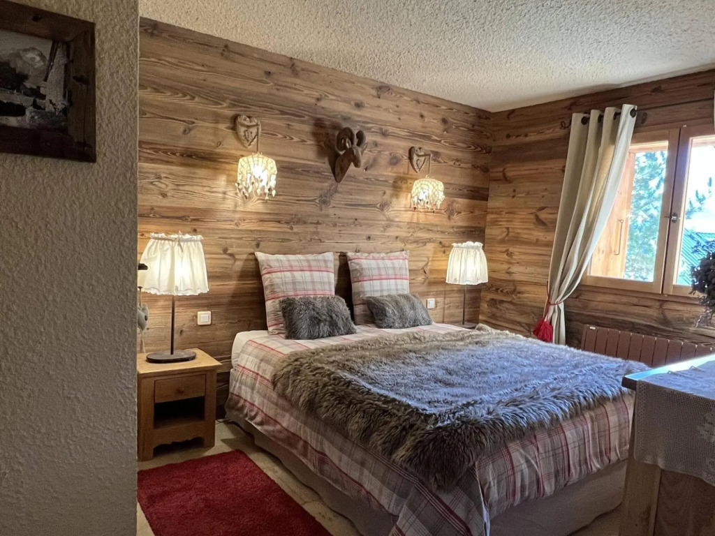 Charming 8-person chalet with fireplace near the centre of Les Deux Alpes