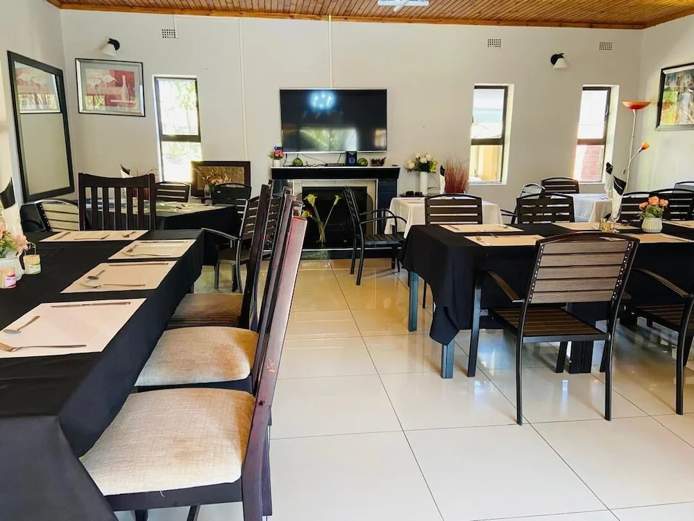 Palm Leaf Hazeldene Kwekwe With Pool - 2333