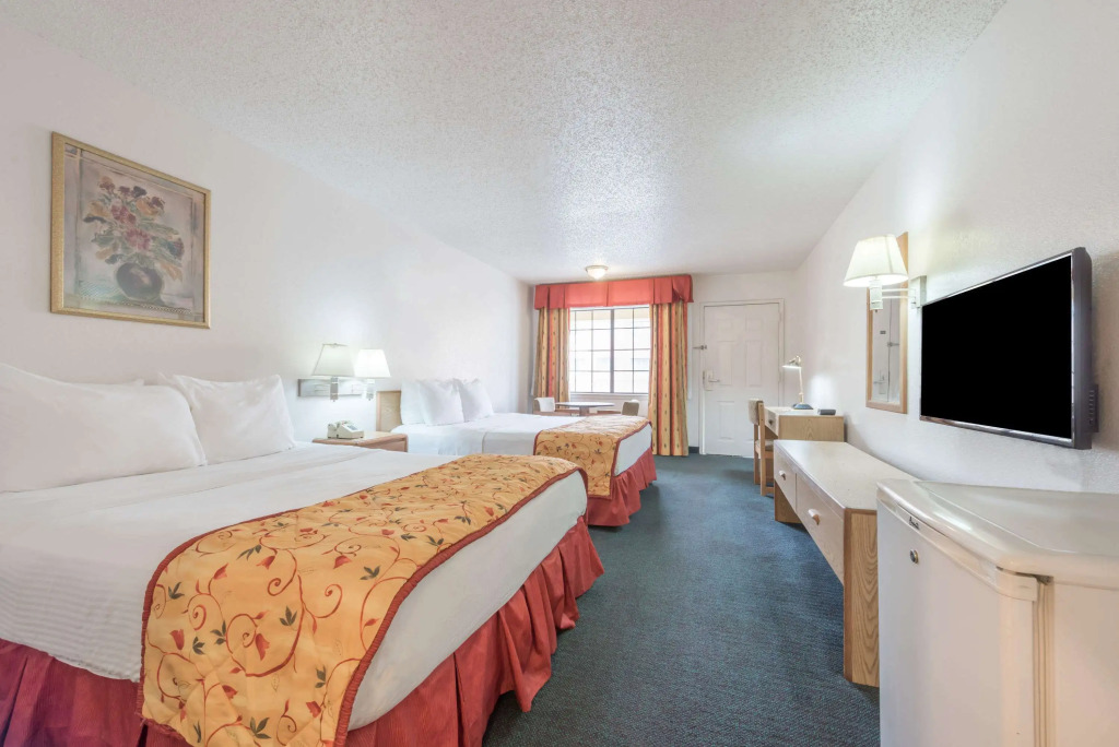 Days Inn by Wyndham Waco Near Downtown University