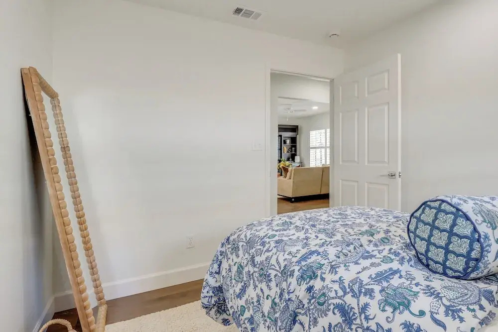 < 1 Mi to Georgetown Square: Pet-friendly Getaway!