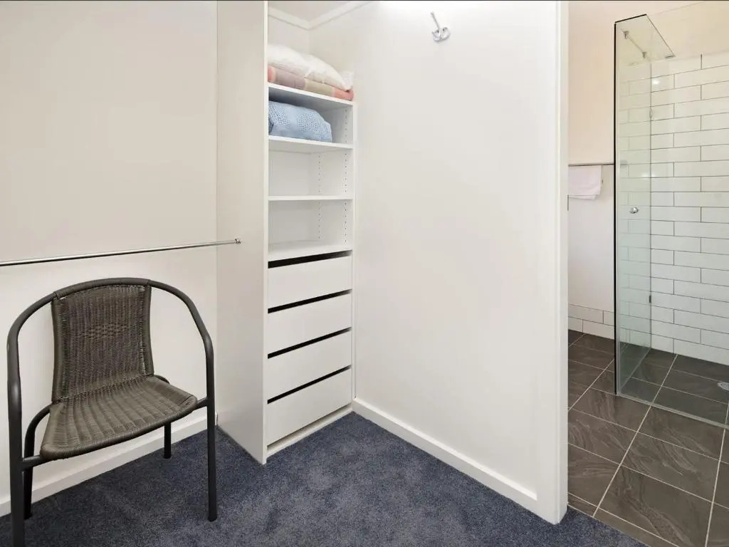 'Matilda' - Spacious & centrally located with great lake views