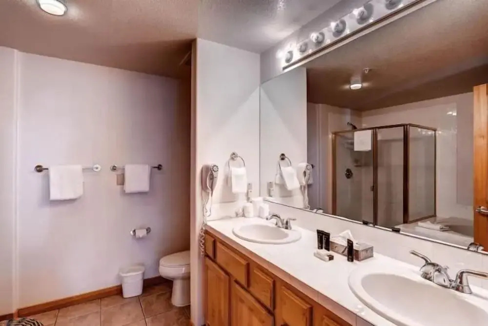 2 Bedroom Gateway Lodge Condo Near Mountain House