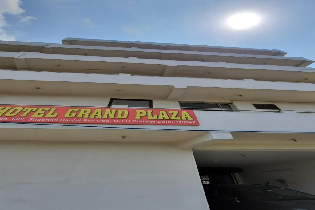 OYO 82033 Hotel Grand Plaza