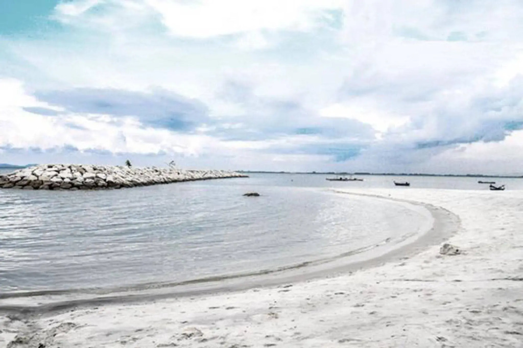 8 Boutique By The Sea