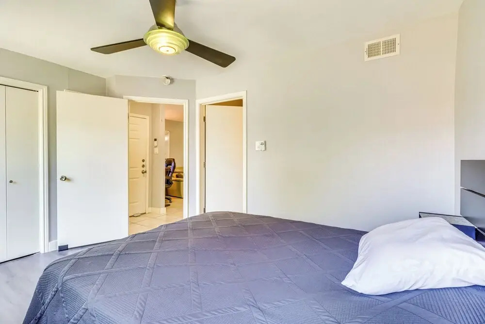 4 Mi to Dtwn: Gem w/ Pool Access & Patio in Austin