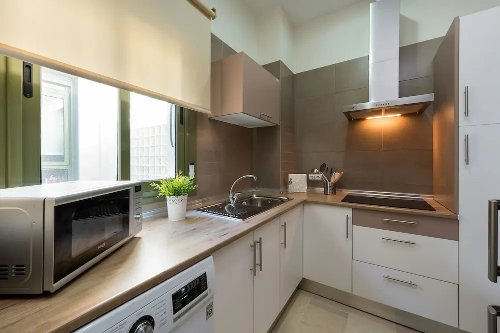 Modern & Quiet 1 Bb Apart one Step Away From Campana Square. Sierpes