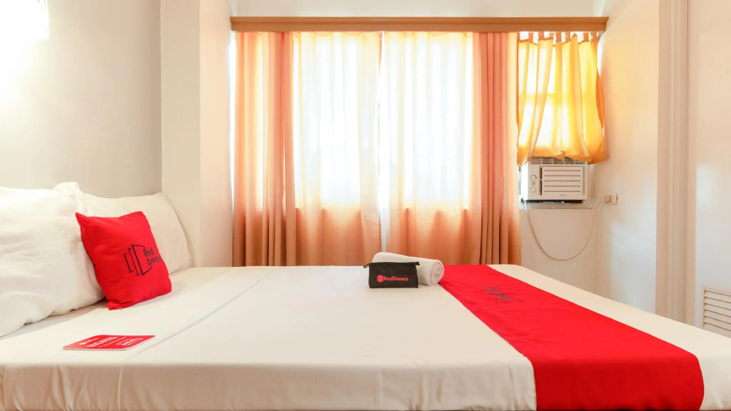 RedDoorz @ Paterno Street Tacloban