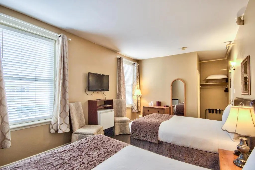 The Queen’s Cue, Stratford, A Tribute Portfolio Hotel
