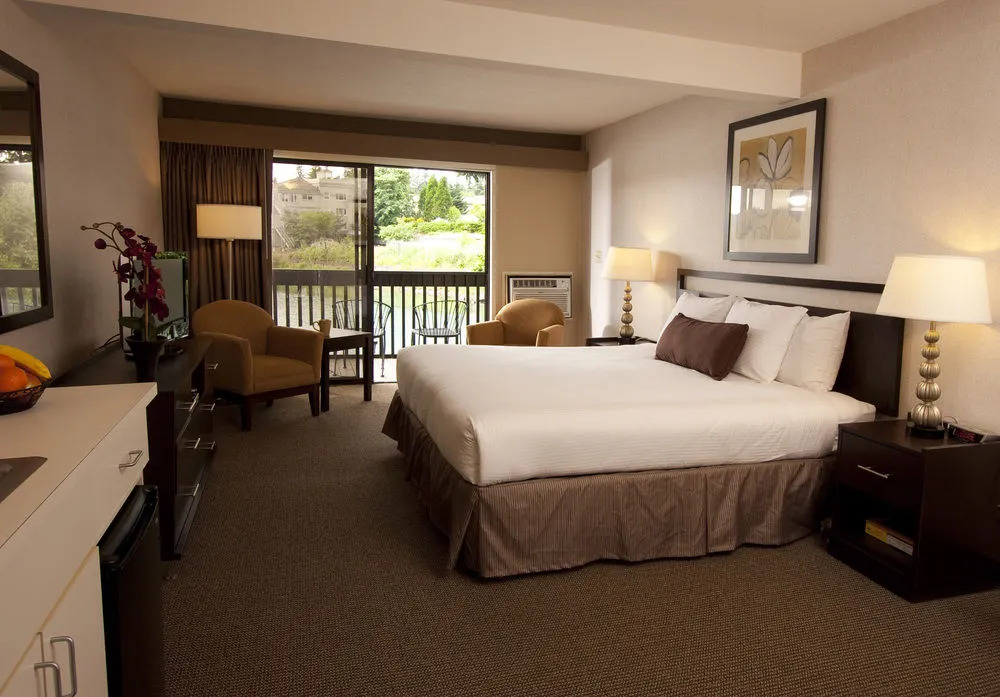 Lakeshore Inn
