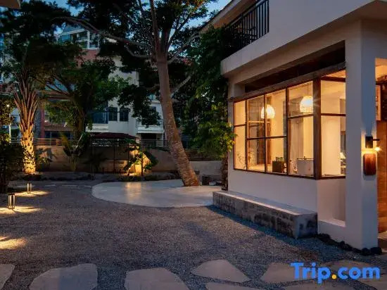 Haikou Man Manor Homestay (Wuyuan River Convention Center)