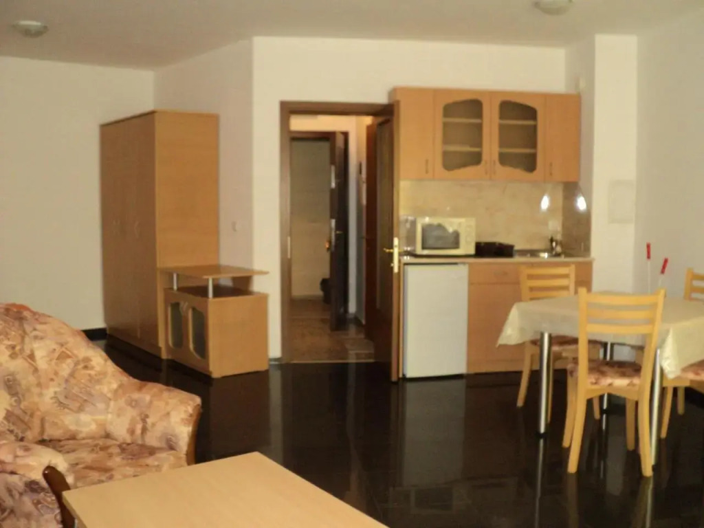 Meni Apartments and Guest Rooms