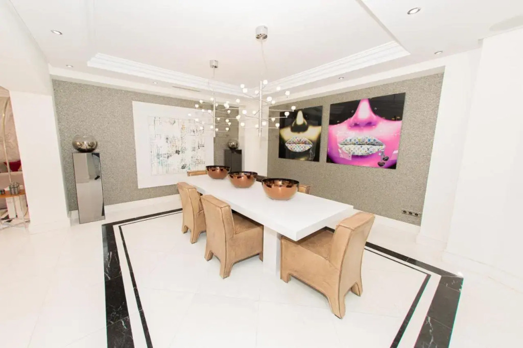 Luxury 3BDRS apt. In Mistral Beach with sea views.