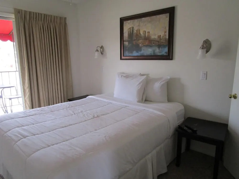 130 Fully Furnished, amenities galore! by RedAwning