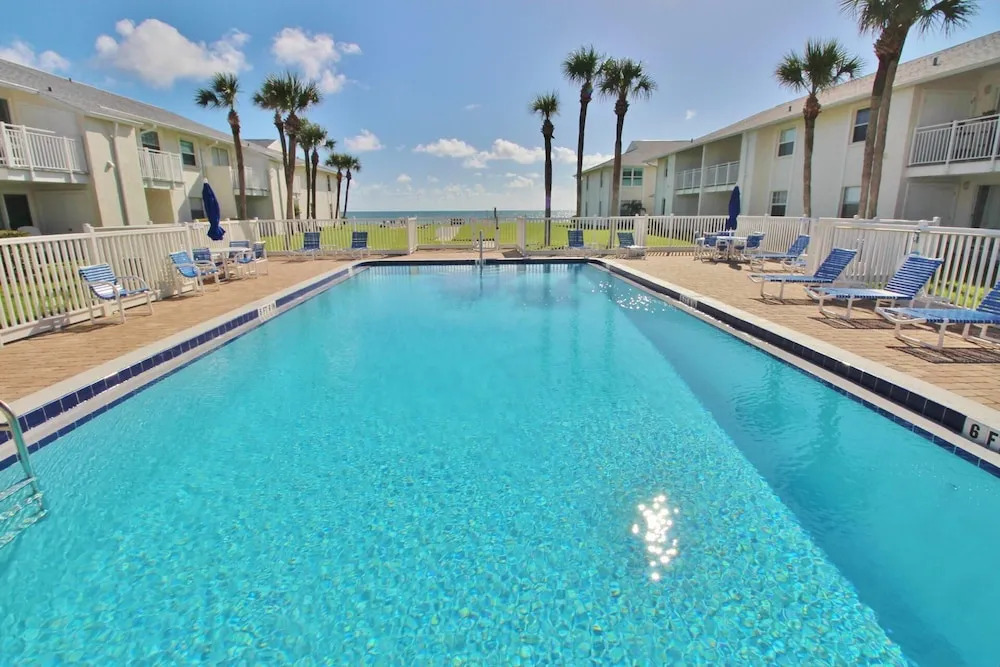 Colony Beach Club 223