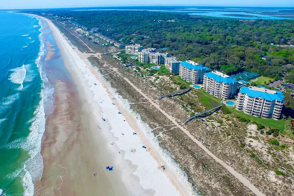 Luxurious Oceanfront Condo With Private Balcony, 2 Pools, and Beach Access