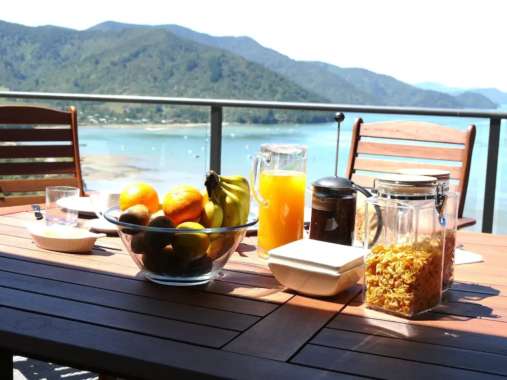 Okiwa Bay Lodge
