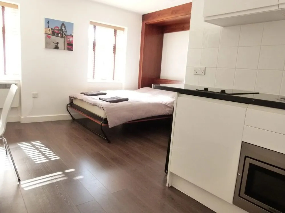 SS Property Hub - City of London Studio Apartment 12