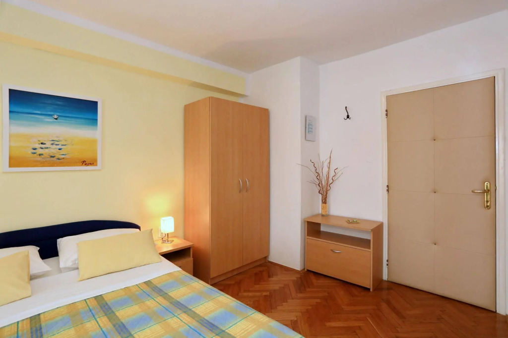 Apartments & Rooms Petra