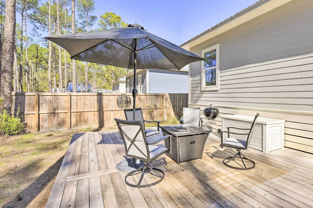 Modern Santa Rosa Beach Retreat w/ Yard & Patio