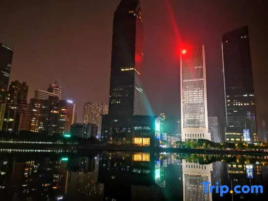 Xana Hotelle Hotel (Wuhan Jinrong Zhongxin Fountain Park)