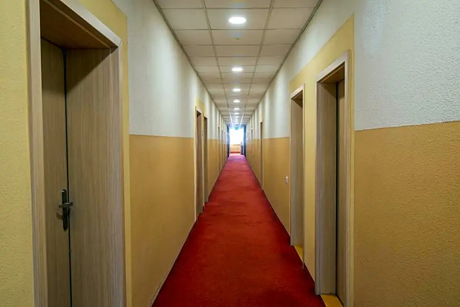Hotel 104