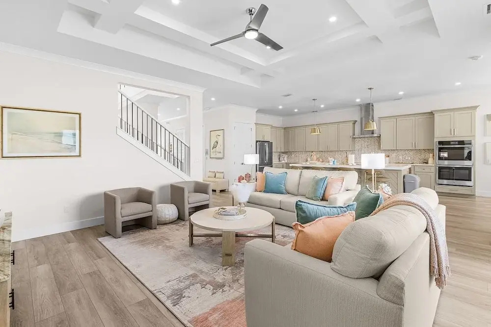 261/265 Canal Estates: 12br, Pools & Spas, Water Views 11 Bedroom Home