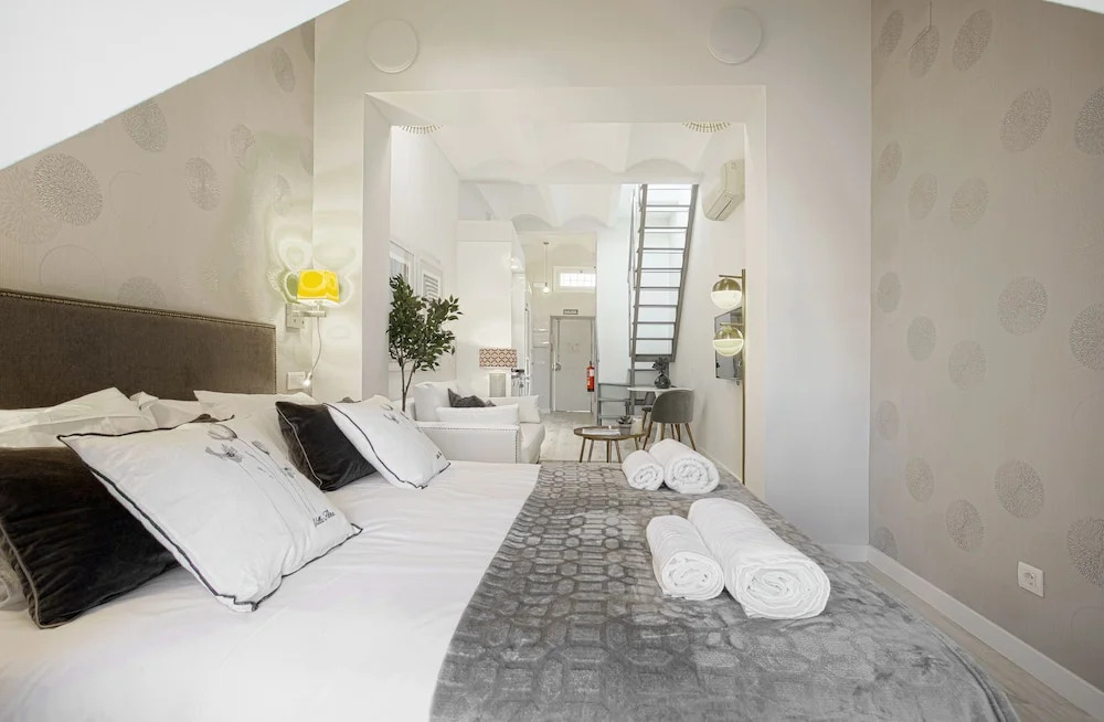 Penthouse With Private Terrace & Balcony in Plaza Mayor Square. Plaza Mayor IV