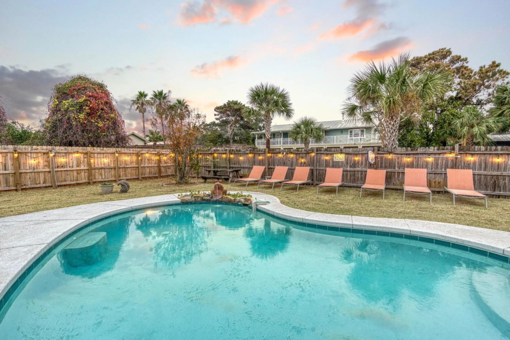 Zula Dreams Beach House, 1min Walk To The Beach, Sleeps 16, Private Heated Pool, Pets Welcome, Fenced Yard
