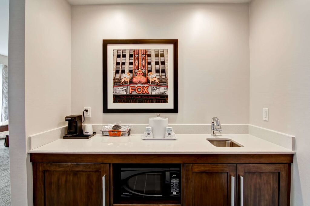 Hampton Inn & Suites Detroit/Troy