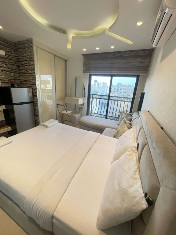 Central Tiny Studio for Rent 409