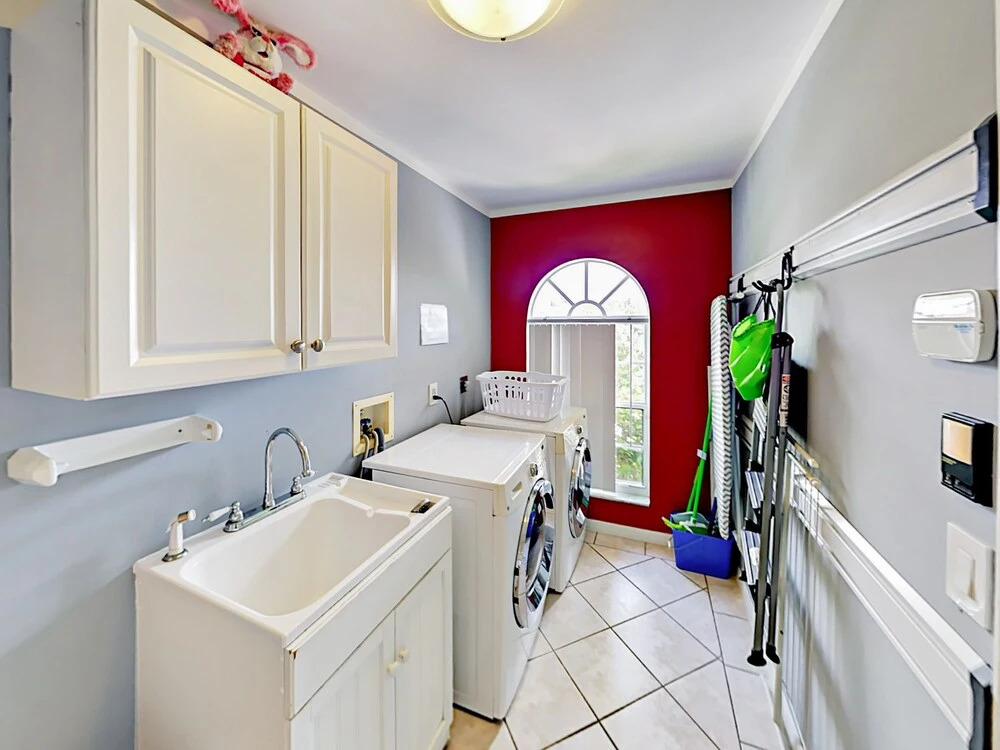 2822 SE 6th Ave Home 4 Bedrooms 2 Bathrooms Home
