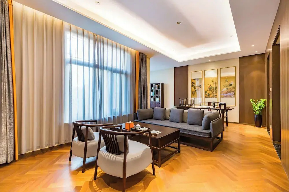 Ziyue Minghu Hotel