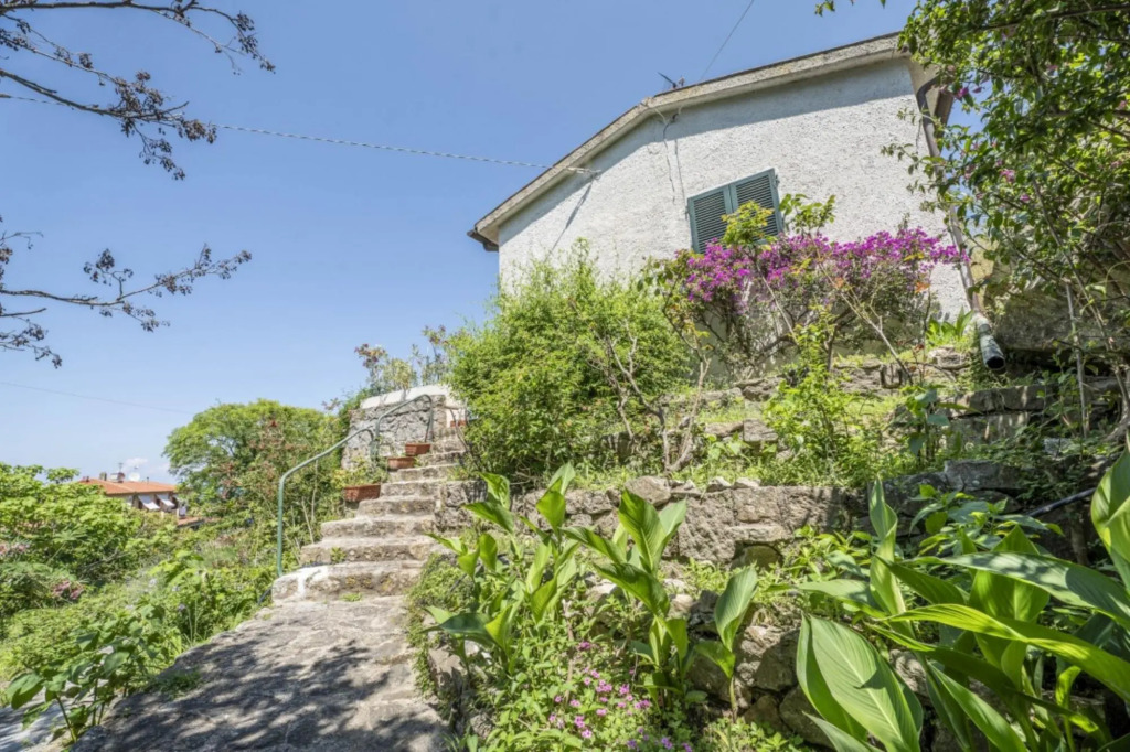 Villetta Sant'Andrea 400 meters from the beach with sea view terrace, garden and parking spaces-VILLETTA SANT'ANDREA