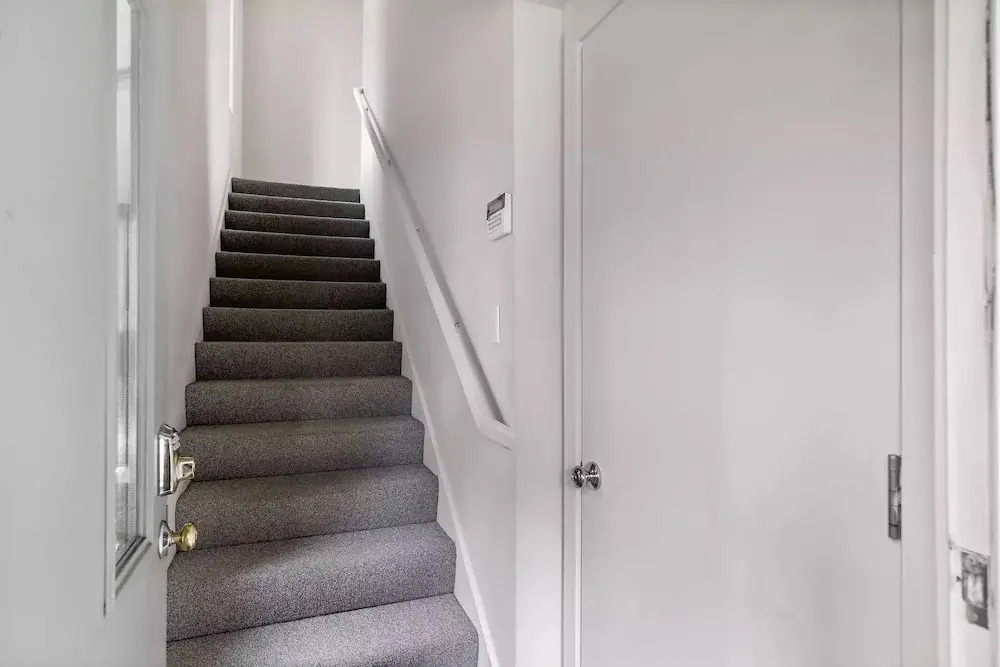 Seattle: U District Retreat Free Parking 3 Bedroom Home by RedAwning